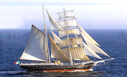 il bambino gesu salpa bordo di nave italia