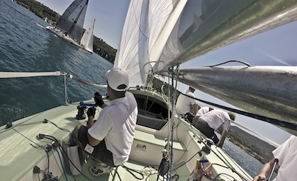 spettacolo nel golfo gardesano di salo per la sail meeting della canottieri garda