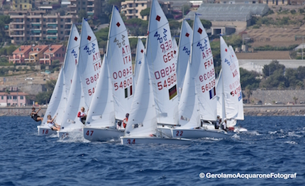 al giro di boa il campionato mondiale 420 organizzato dallo yacht club sanremo