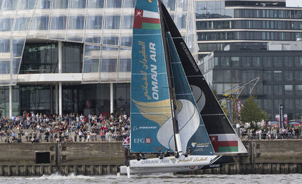 amburgo oman air in testa nel secondo giorno delle extreme sailing series