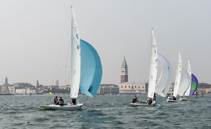 jerboa in testa dopo la prima giornata di regate dragons in venice invitational