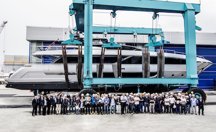 100 corsaro la nuova era dei flybridge riva