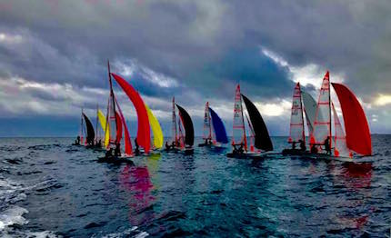 32 atleti da salo cagliari porto cesareo taranto ospiti del club velico crotone con loro velocissimi 29er