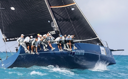 azzurra al vertice dopo il primo giorno di regate miami