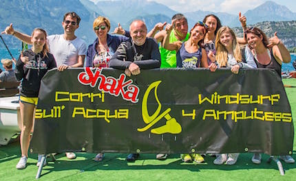 torna corri sull acqua windsurf amputees