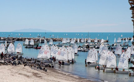 inizio perfetto vada per la ii tappa del trofeo optimist italia kinder sport