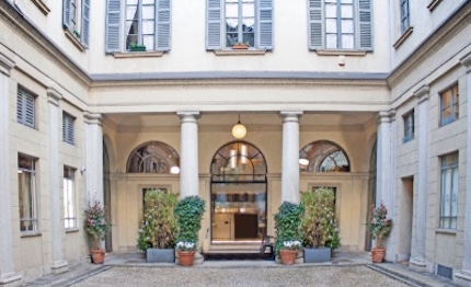 lo yacht club italiano approda nel montenapoleone district