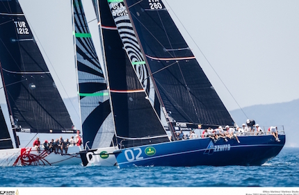 azzurra in chiaroscuro al rolex tp52 world championship
