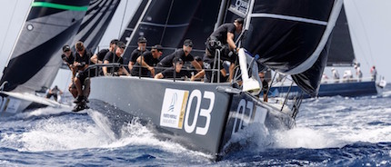 ran racing procede dritto azzurra tallona