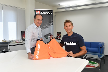 il campione di sci nautico thomas degasperi in visita oggi alla sede lotto trevignano