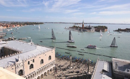 inchino della vela al canal grande