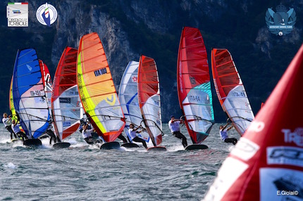 un inizio perfetto torbole per il windsurf grand slam 2017