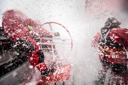volvo ocean race la temperatura scende il vento sale qualcuno si nasconde