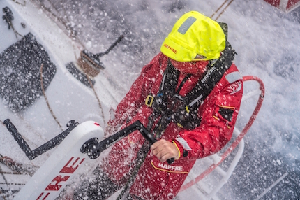 volvo ocean race meno di mille mapfre resiste in testa