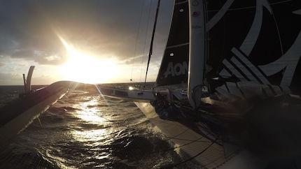 giovanni soldini il team di maserati multi 70 nel golfo di biscaglia
