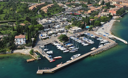 gargnano aspetta la flotta quot trans lac en du quot della canottieri garda
