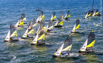 il doppio giovanile fiv rs feva parte da marina di carrara con la prima regata nazionale
