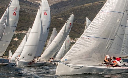 la gentlemen del garda con 54 sfidanti in acqua