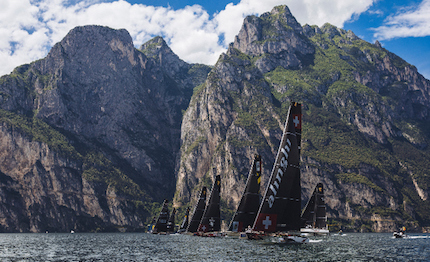 giovani ribelli di ineos primi leader del mondiale gc32