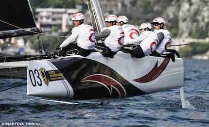 ernesto bertarelli di alinghi vince il titolo nella classifica timonieri armatori del campionato del mondo gc32