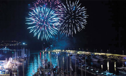 giraglia la partenza tra fuochi artificio