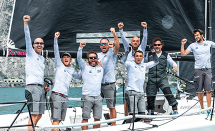 giogi conquista tappa primato nella melges 32 world league