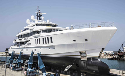 benetti vara lo spectre nuovo omaggio james bond