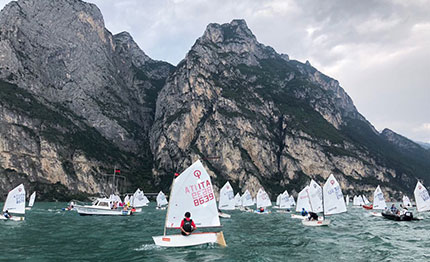 optimist tutti in acqua ad arco per la ora cup ora