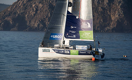 solitaire du figaro si ciondola in attesa del vento