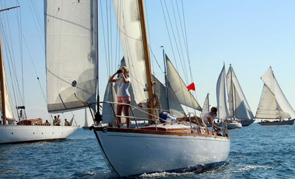 viareggio arriva in porto la flotta delle vele epoca