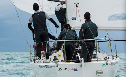 il j24 la superba della marina militare campione inverno ad anzio nettuno