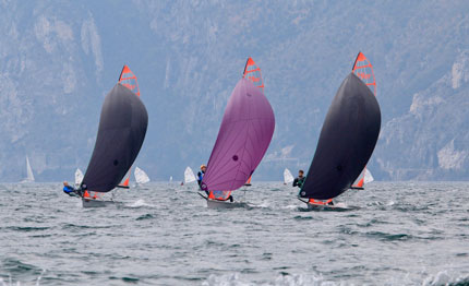 santini misseroni in testa con primi alla 29er easter regatta