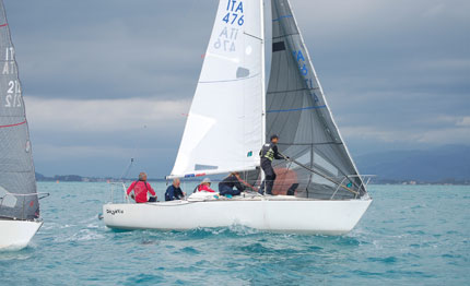 il j24 dejavu fa tris vince la regata nazionale j24 trofeo autopergine