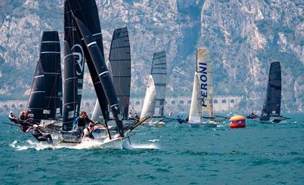 dall 8217 australia al garda una settimana adrenalinica con gli skiff