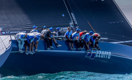 52 super series azzurra rosicchia un punto quantum