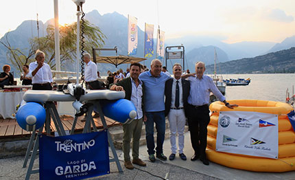 presentato il progetto delle boe elettriche sul garda trentino