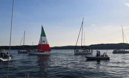 ultimo saluto sulle acque del suo lago per istruttore fvd claudio valle