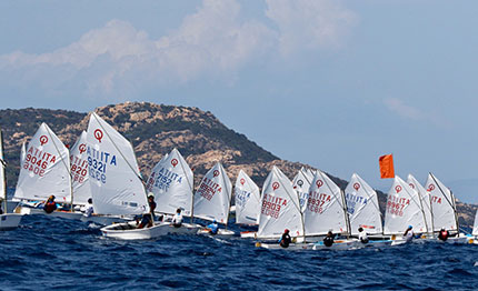 ad arzachena iniziata ultima tappa del trofeo optimist italia