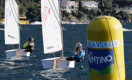 iniziato il trofeo torboli optimist due prove con vento leggero