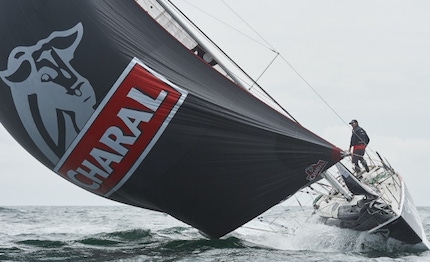 garmin sale bordo dell imoca 60 di jeremie beyou