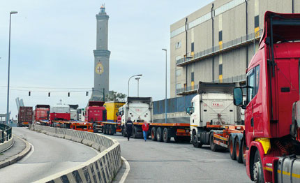 federlogistica conftrasporto nostri porti rischiano il disastro
