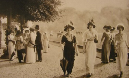 promenade ile des femmes viaggio nell arte del vestire dal settecento ai nostri giorni
