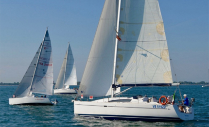 il settembre venezia quot un uomo una donna in vela quot