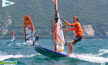 talamone il campionato italiano giovanile slalom foil windsurf 2020