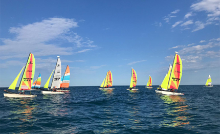 pescara hobie cat 16 spi hobie dragoon in acqua per il campionato italiano giovanile doppi