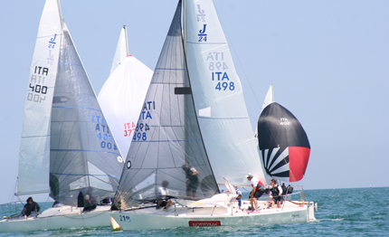 la flotta j24 protagonista nel week end mandello del lario