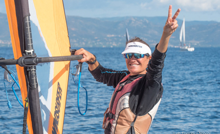 windsurf la regata nazionale di cagliari va giulia clarkson
