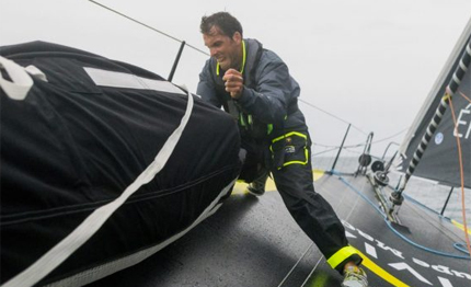 vendee globe il trio di testa allunga sul gruppo