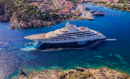 agenti marittimi un ponte blu per riportare gli yacht nelle isole