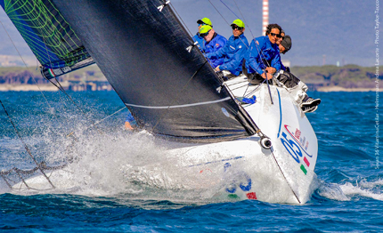 vitamina sailing vince il warm up di scarlino
